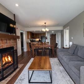 Walk to Waterpark Balcony Mtn Front Views Pool Hot Tub 312