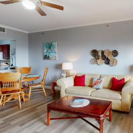 Charming Condo at Waterside with Shared Pool Hot Tub Free WiFi and AC, Hotel in Mexico Beach