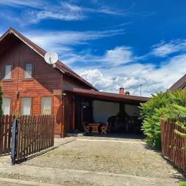 Cabana 84, hotel di Beclean