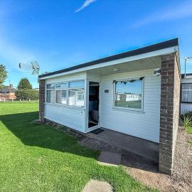 Beautiful Chalet In The Seaside Village Of Scratby, Norfolk Ref 51054S