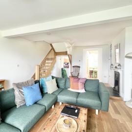 3 bedroom stunning house with garden and amazing sea views, hotel in Dartmouth