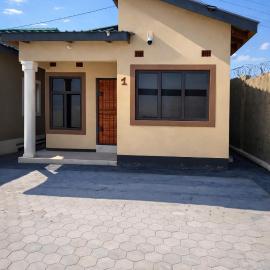 Peaceful Home Self-catering Solar Backed Apartment, hotel in Lusaka