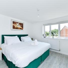 Modern 2-Bed New Build Home with EV Charger, Garden & 900 Mbps Wi-Fi | Eastwood, Nottingham