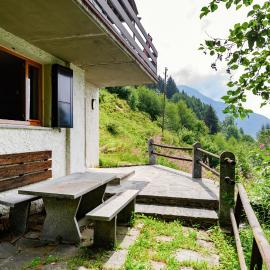 Charlie & Alaska Apartments by Quokka 360 - Cozy Mountain Stay Near the Carì Ski Slopes