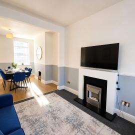 3 Bedroom Home Near Beach Sleeps 7