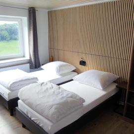 Zwei komfortable Zweibettzimmer mit Gemeinschaftsbad & Gemeinschaftsküche, hotel em Büren