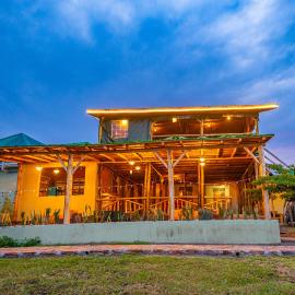 Equator Lodge & Campsite, Hotel in Kikorongo
