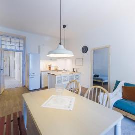 Symphony Apartment Close to the Historic Pilsen Center with Self Check in