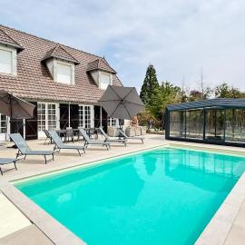 Villa César - Padel Privé, Piscine Chauffée, Maison climatisée - 1h10 de Paris, hotel en Bransles