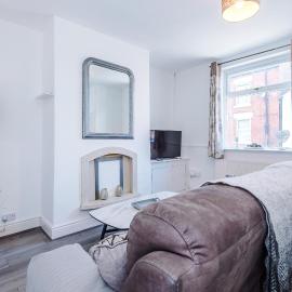 Stylish 2-Bed House Sleeps 4