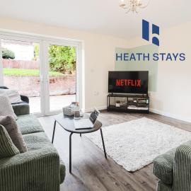 NEW! Large 5BR 3BA Home Leamington Spa Driveway Parking WI-FI