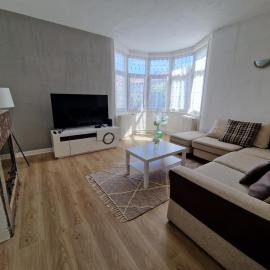 Spacieux duplex familial proche Dunkerque et plage, hotel v destinácii Coudekerque-Branche