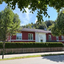 Rote Villa Füssen, hotel v Füssnu