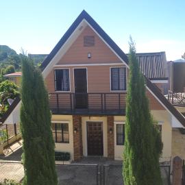 Zya 3BR A-House, hotel in Baguio