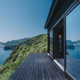 Cliff Cabin, Architect-Restored, Ocean Views