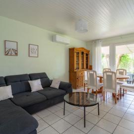 Maison Charmante 3* à Mimizan: Plages, Pistes Cyclables, Jardin, Wi-Fi, pour 8 Personnes - FR-1-50-137, hotel in Mimizan