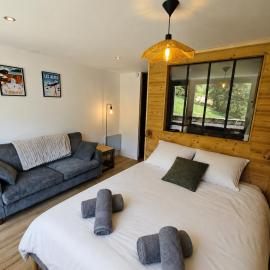Studio rénové 2,3 pers - WiFi, TV, draps, serviettes inclus