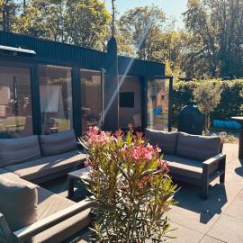 Luxury forest cabin, 5 min to the beach