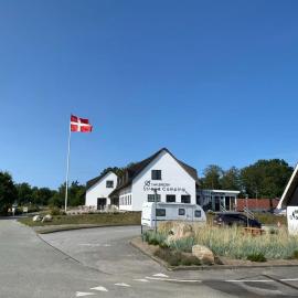 Svalereden Strand Camping Apartments、フレデリクスハウンのホテル