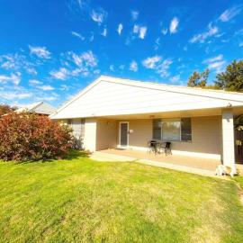 Spacious Family & Pet-Friendly Home Large Backyard, hotel in Dubbo