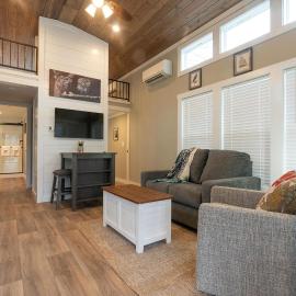 Owl Nest River Luxury Tiny Home on River, hotel a Bryson City