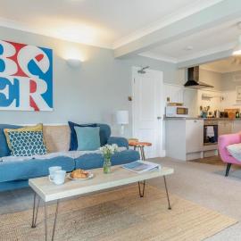 Seagrass — Stylish Coastal Apartment, Heart of Beer