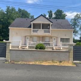 Maison 105 m2 rez de jardin 3 chambres à la campagne, hotel en Varetz
