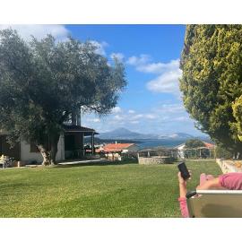 Zeba apartment 200m from the Sea, hotel u gradu Dhílesi