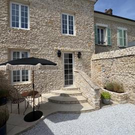 Les Pierres de Pacel - Appartement de charme - Patio privé, hotel Pacy-sur-Eure-ben