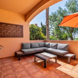 Sunny 2Bdr House near Ferragudo by LovelyStay, hotel i Estômbar