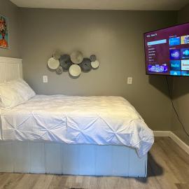 Jaydens Cozy Apartment Pets Welcome Close to Airport