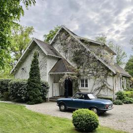New Charming family house 10 people garden river, Hotel in Chappes
