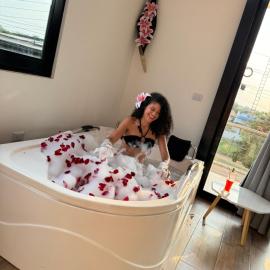 Apartahotel GALED، فندق في Calamar