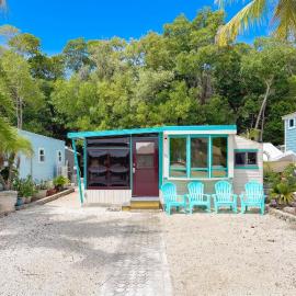 Key Largo Tiny House, Marina, Beach, and Pool Access, hotel a Key Largo