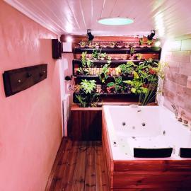 Hébergement atypique, SPA et SAUNA privatif - L'Enchanteuse