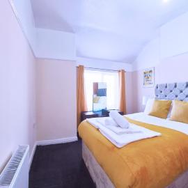 Newcastle Dream Home with 4 Bedrooms and Parking