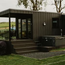 Romantic Glamping Pod for 2 with Private Hot Tub Ballycastle North Coast Retreat Pod 3, Hotel in Ballyvoy