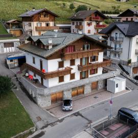 Alpine Living Apartments, hotel sa Bormio