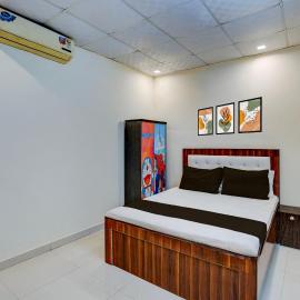 Hotel O Blue Garden, hotel en Khurja