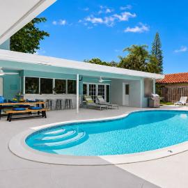 Wonderful 4BR and 3BA Villa Heated Pool near Beach