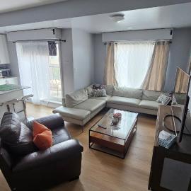 Modern 2-Storey townhouse, 2BR, Free parking, near Hwy401 and Oshawa Centre, hotel in Oshawa