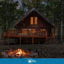 Log Cabin w Loft, Hot Tub, Deck, Fire Pit, & WiFi, Hotel in Great Cacapon