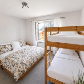 Family Apartment near Lenzerheide Hiking & Parking, hotel sa Churwalden
