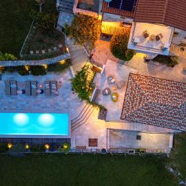 Holiday Home Oliti with Pool, hotel a Mošćenice