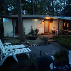 Chalet 117 rand Veluwe in het bos, tegen de heide aan en nabij de IJssel, hotell i Hattemerbroek