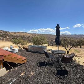 Quiet Luxury Tiny Home Retreat Rustic Chic, hotel em Aguanga