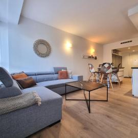 Spacious 8-Guest Apartment with 3 Suites & Garage