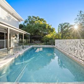 Caloundra Tropical Downstairs Stay - Pool & Garden