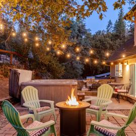 Peaceful Chalet, hotell i Oakhurst
