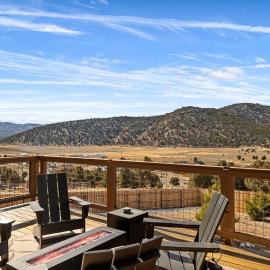 Golden View Getaway, Hotel in Doble